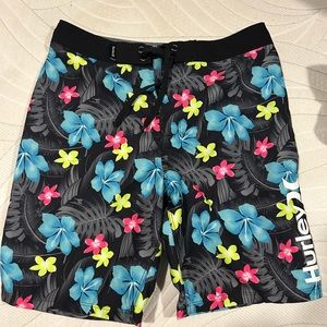 Hurley Shoreline Board Shorts Size 12/26 Waist